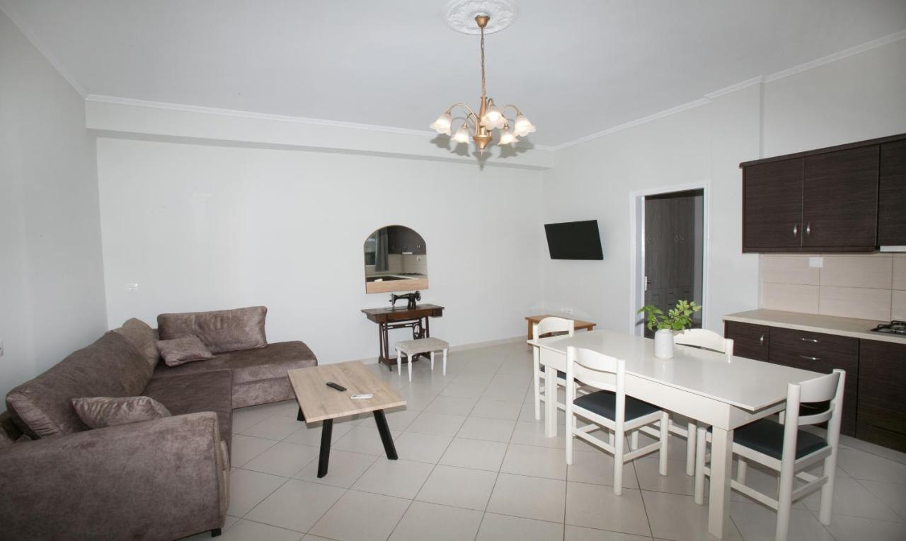 Babi'S Villa - Garden Apartment Lixouri Buitenkant foto