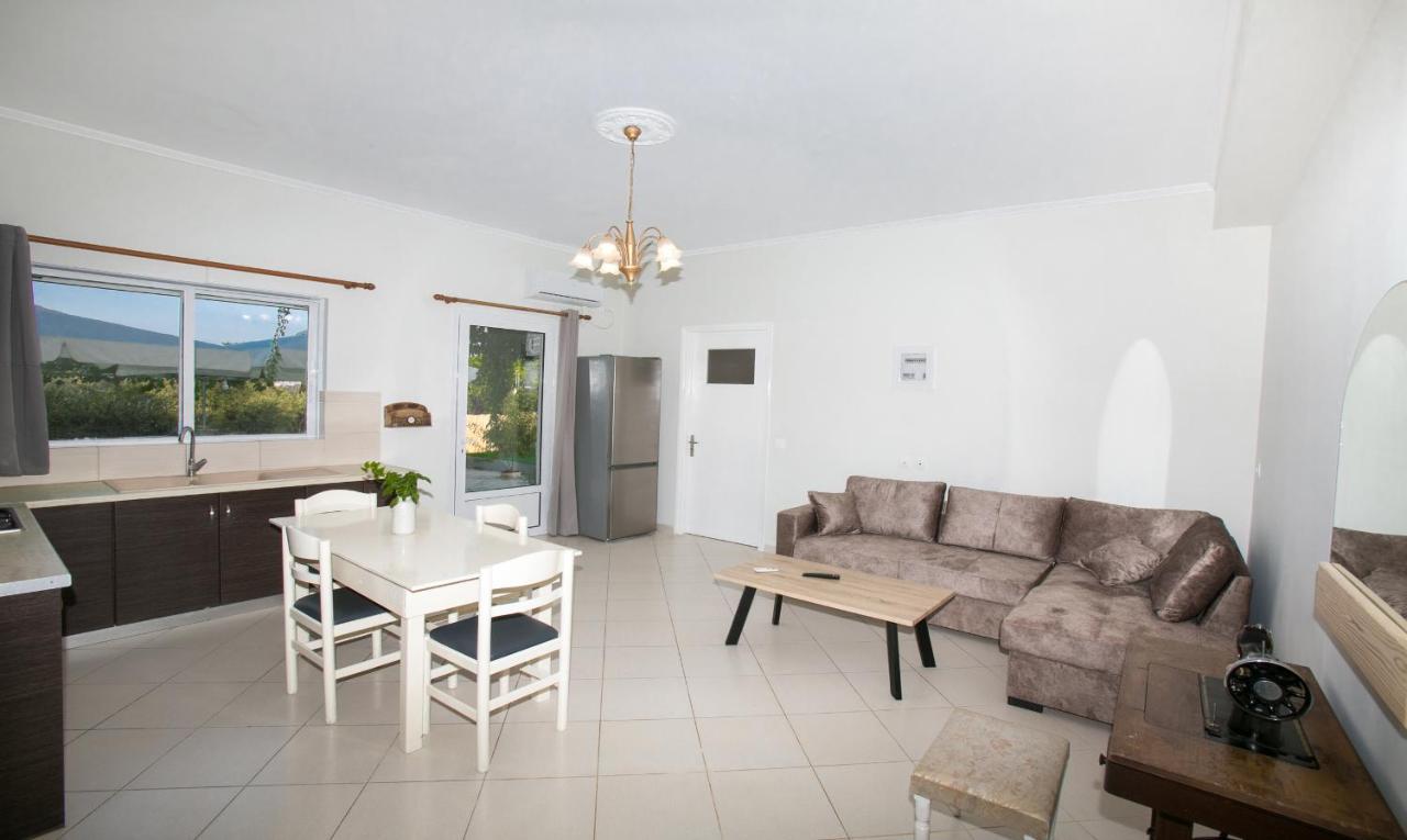 Babi'S Villa - Garden Apartment Lixouri Buitenkant foto